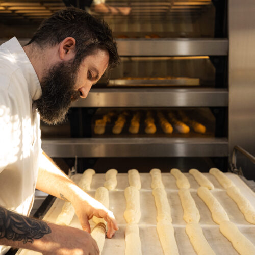 Le boulanger chez La Crème de la Crème à Saint-Esteve