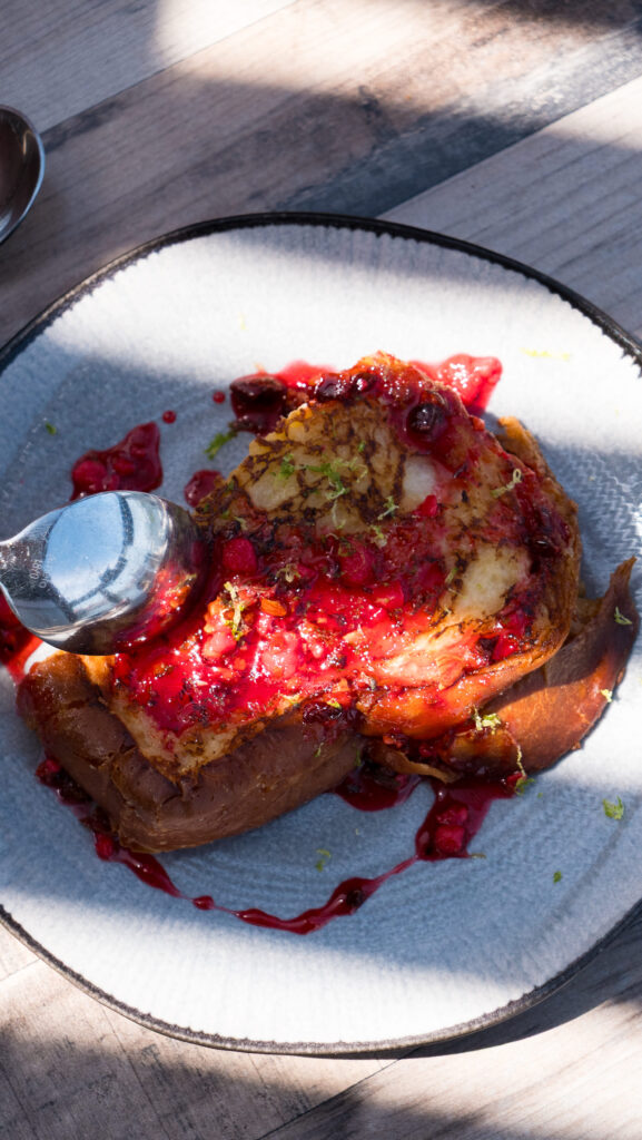 Brioche perdue au coulis de praline rose et zeste de citron au menu du restaurant l'Escalumade à Gujan-Mestras