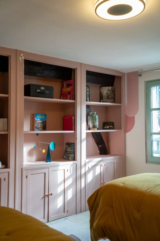 La chambre Auguste en hommage à Auguste Renoir de la maison d'hôte Les Allois au coeur du quartier médiéval de Limoges