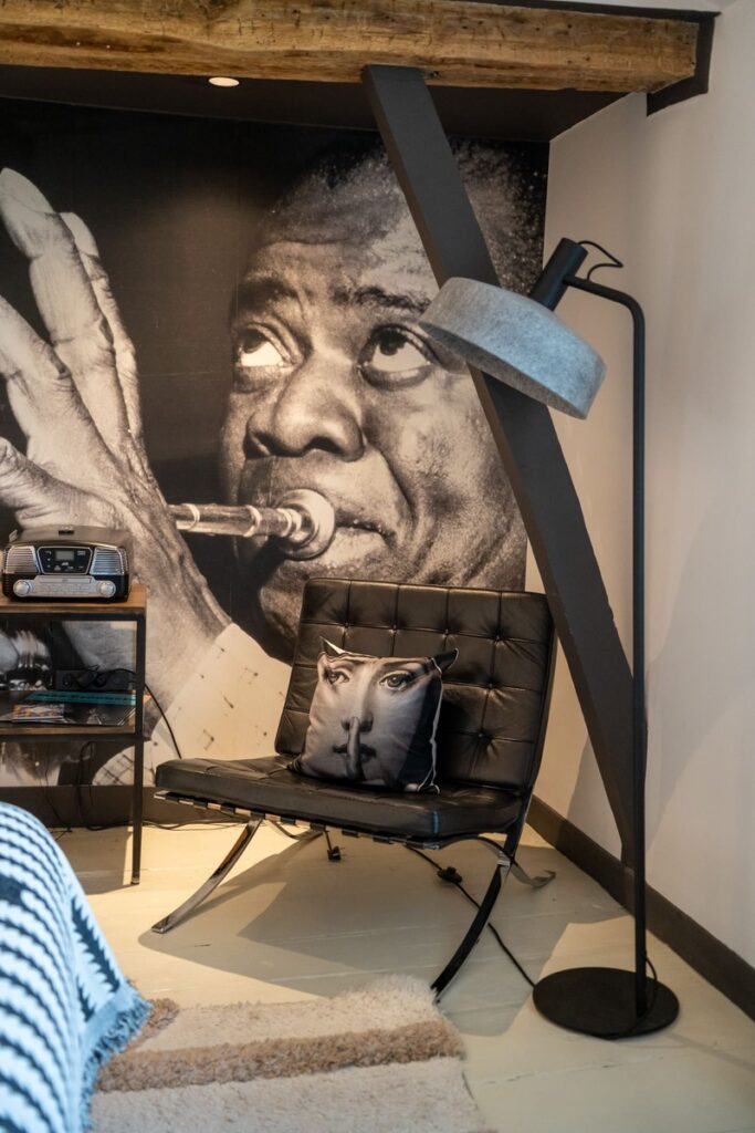 La chambre sur le thème du jazz de la maison d'hôte Les Allois au coeur du quartier médiéval de Limoges