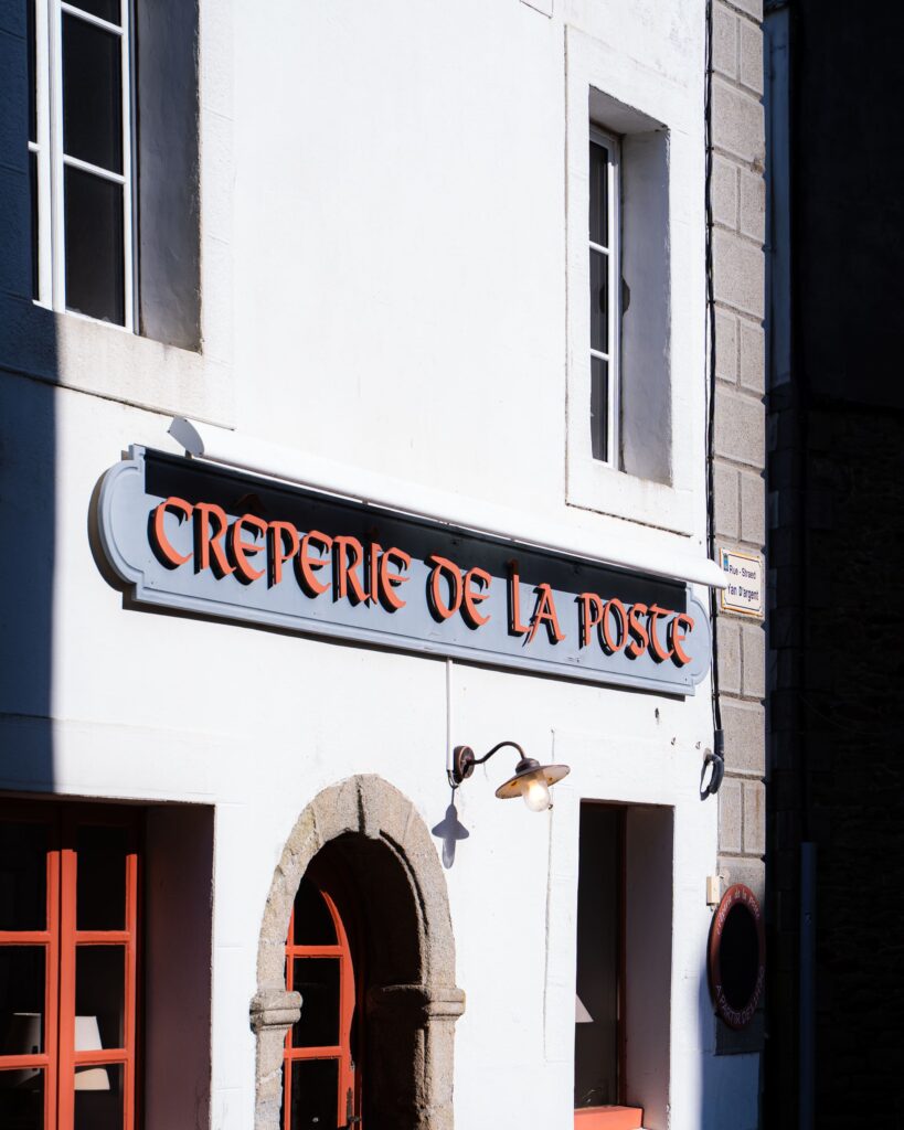 La devanture de la Crêperie de la Poste à Roscoff