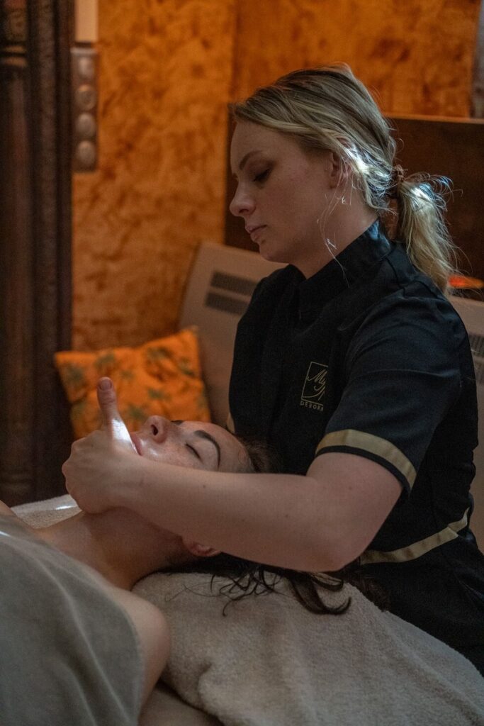 Un soin miracle face réalisé à L'ILe Royale, institut de beauté et salon de coiffure à quelques minutes de Limoges
