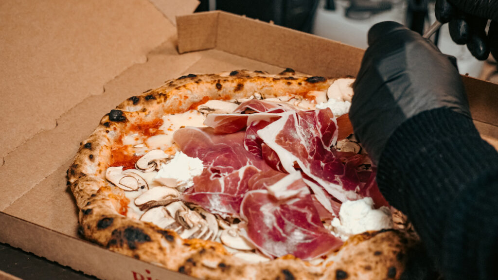 Les pizzas de M Pizza situé à Bretteville sur odon