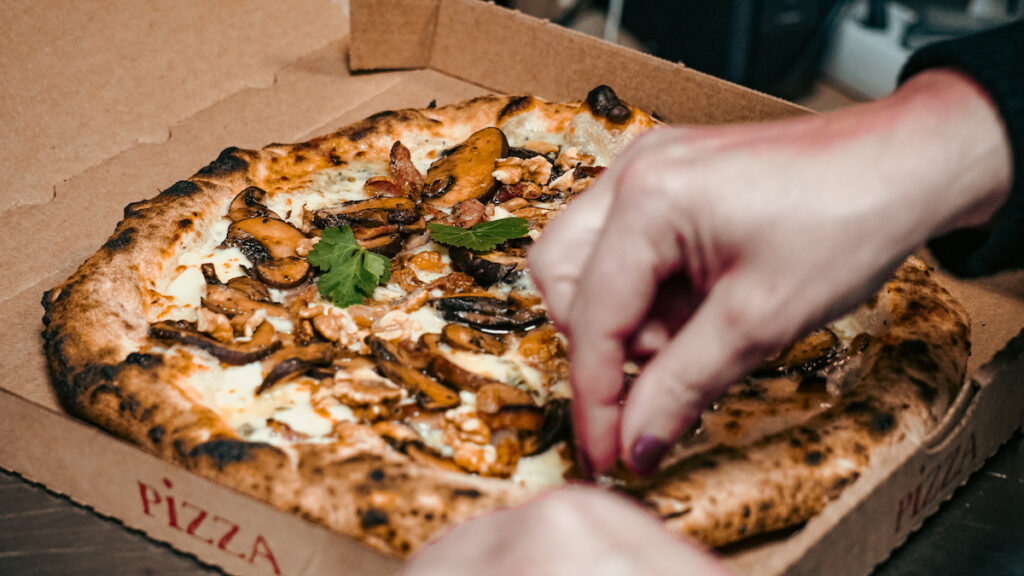La vente à emporter de M Pizza situé à Bretteville sur odon