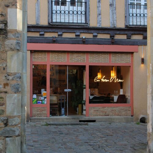 Extérieur de restaurant, gastronomie accessible, en centre ville du Mans