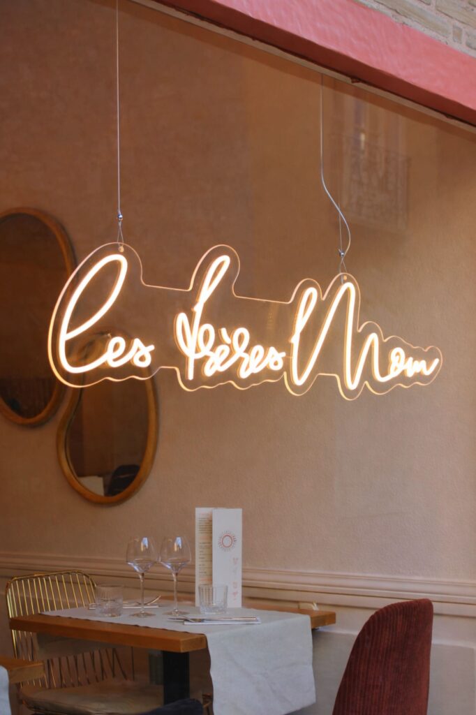 Neon de restaurant, gastronomie accessible, en centre ville du Mans