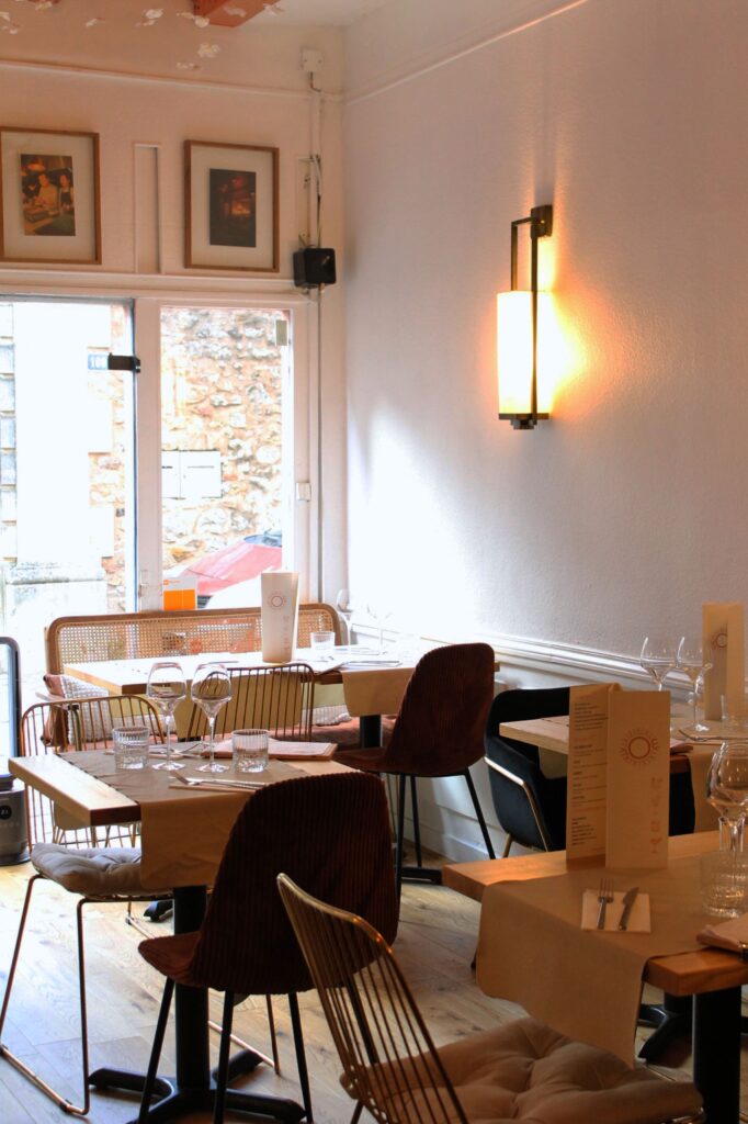 Salle de restaurant, gastronomie accessible, en centre ville du Mans