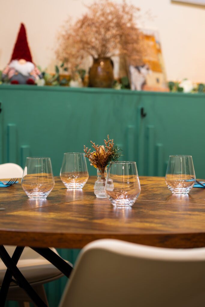 Une table dressée chez Can Louarn à Perpignan