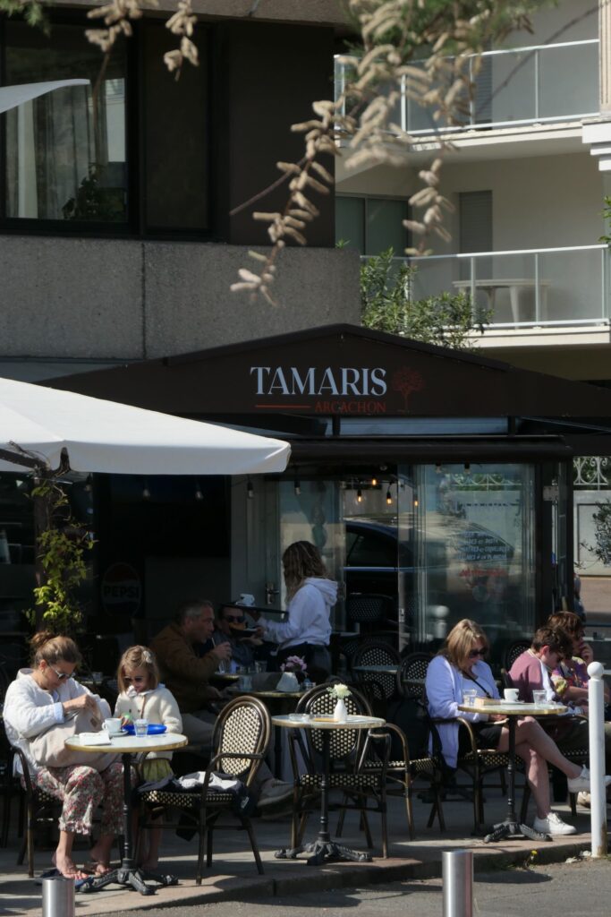 Terrasse du restaurant méditerranéen Tamaris à Arcachon.