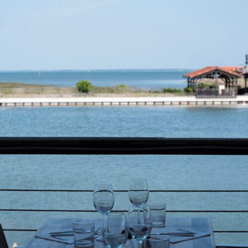 Vue sur le bassin d'Arcachon depuis la terrasse du restaurant l'Escalumade à Gujan-Mestras