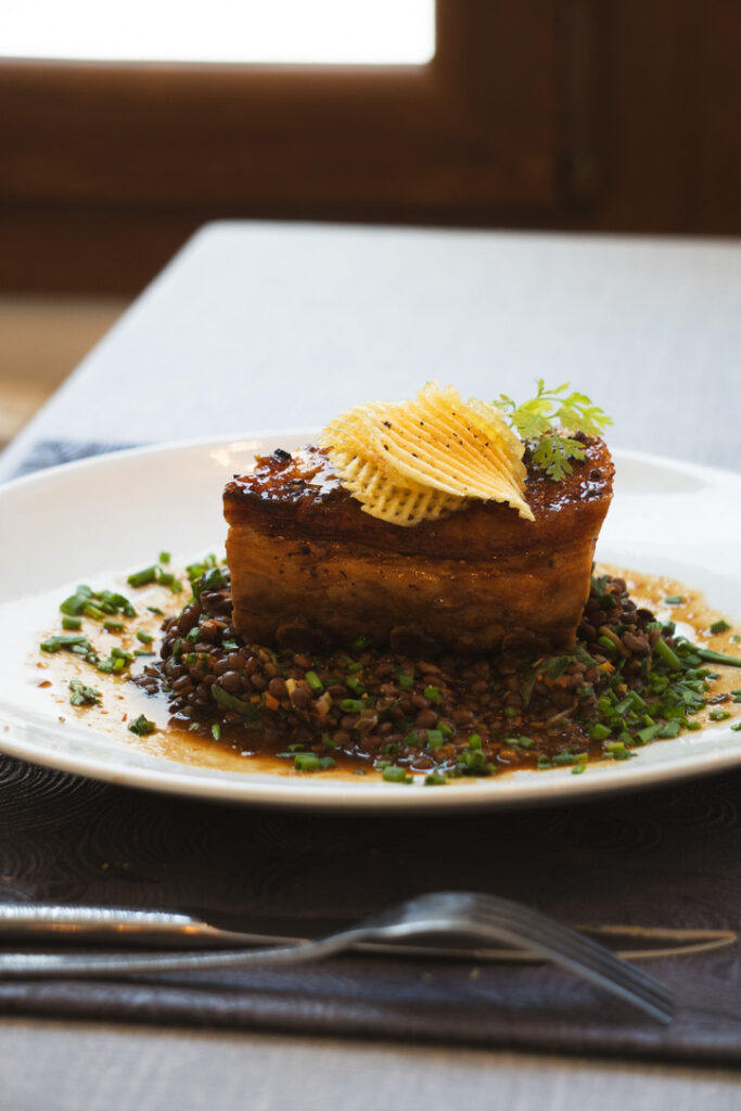 Travers de porc braisés aux lentillons de Champagne