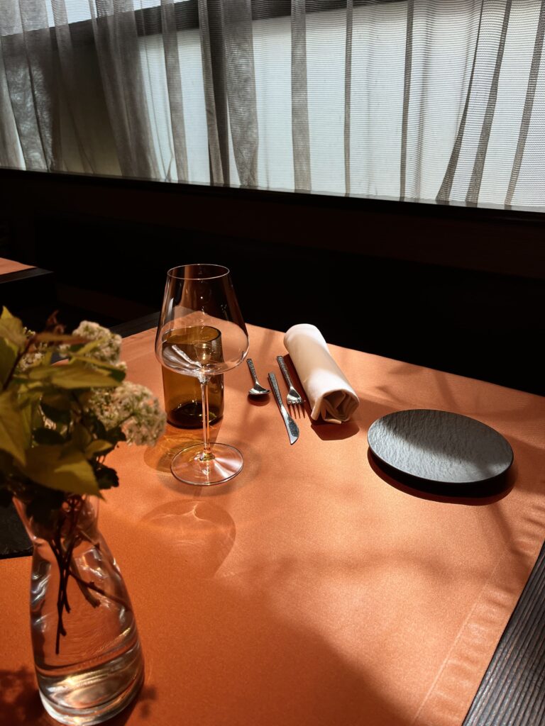 Table intérieur du restaurant Gavroche à Strasbourg