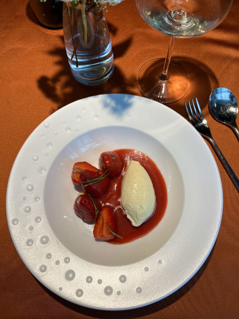 Dessert fraise huile olive glace vanille restaurant gavroche à Strasbourg
