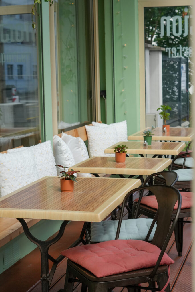 Des tables du restaurant Quai des délices au Havre