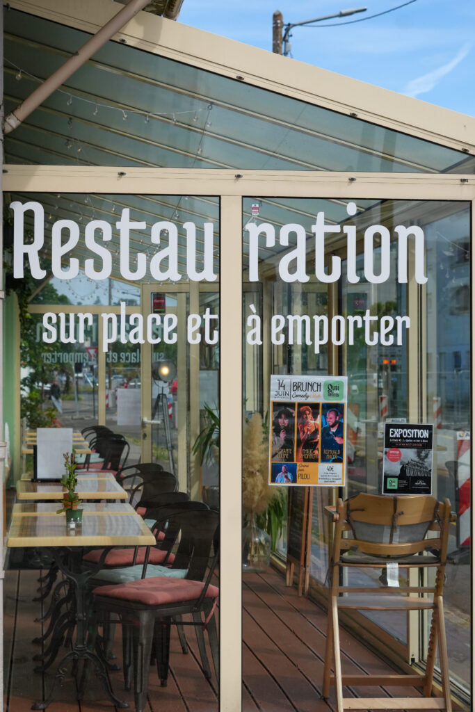 Une véranda du restaurant Quai des délices au Havre