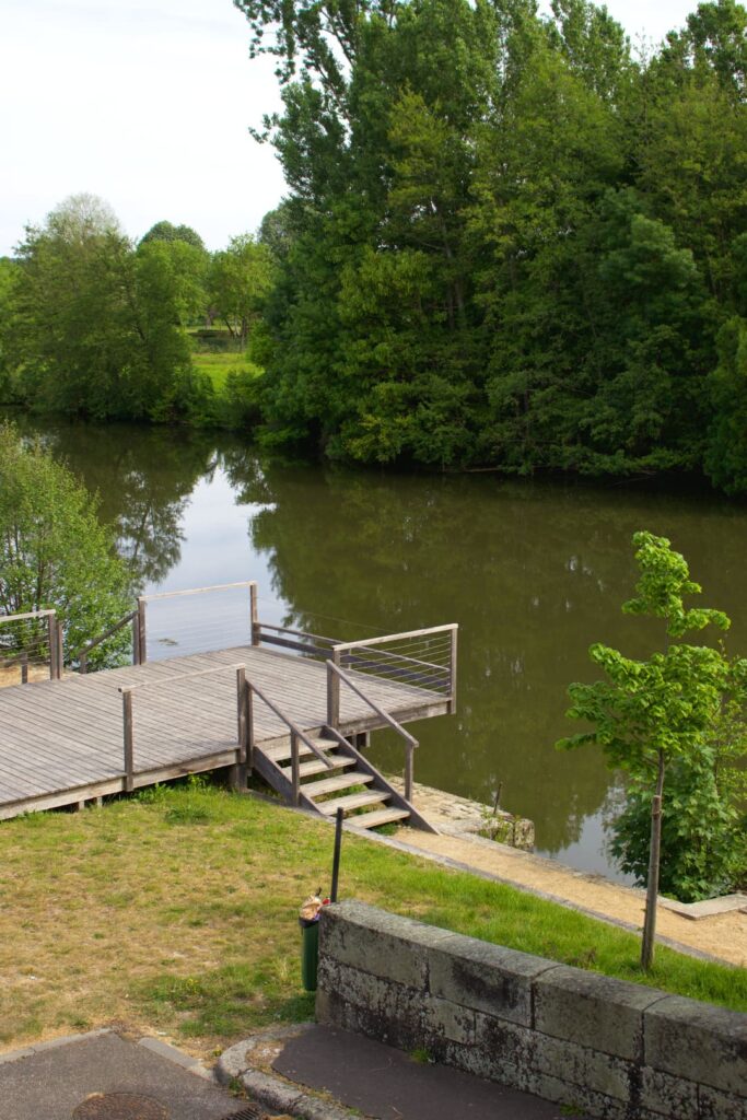 Exterieur logement insolite thème bridgerton près du Chateau du Lude