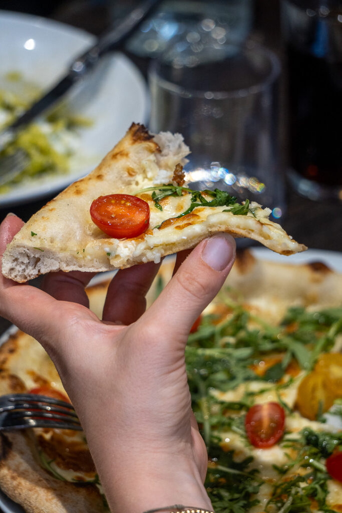 Chez Casa Aprile, toutes les pizzas sont cuites au feu de bois
