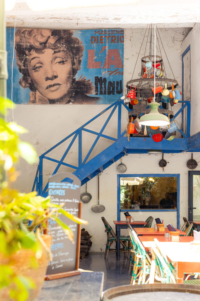 Le patio vintage du restaurant Le Potager à Sigean