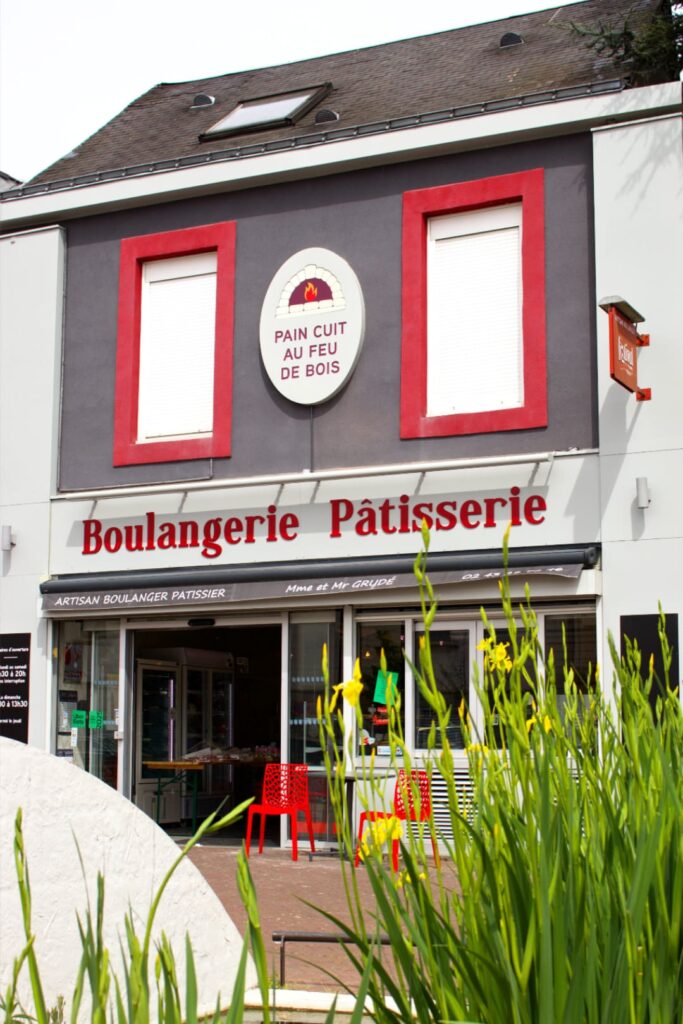 Devanture de la boulangerie patisserie grude à Le Mans