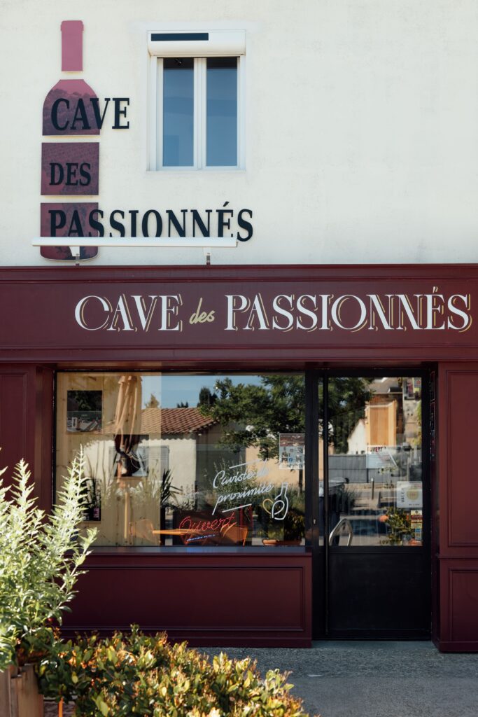 La devanture de La Cave des Passionnés à Rognonas