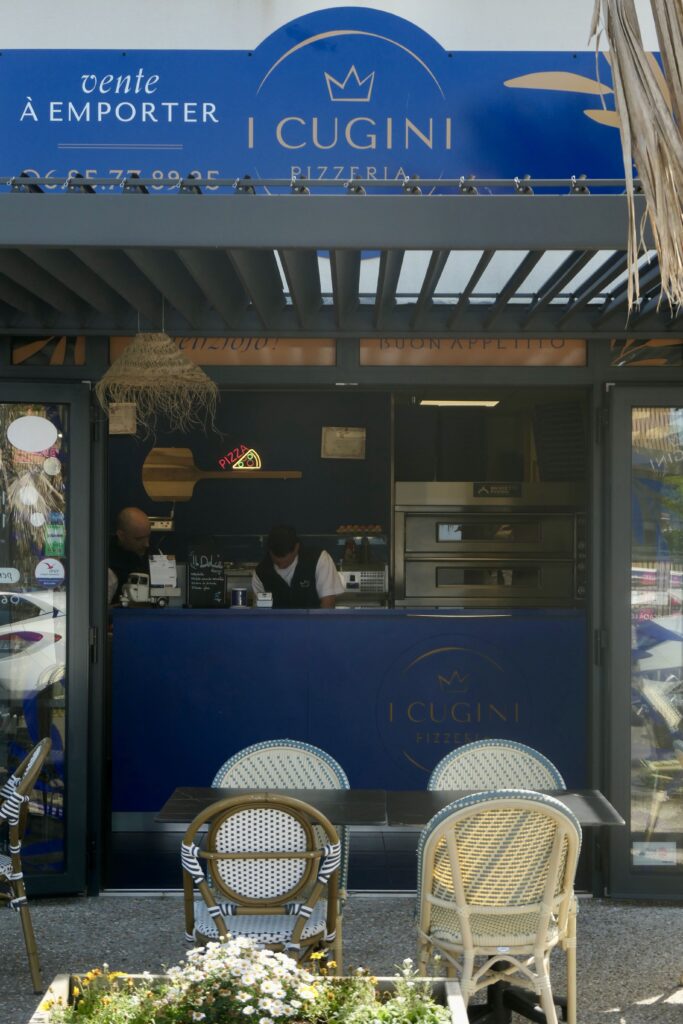 Devanture de la pizzeria à emporter artisanale I Cugini, à Audenge.