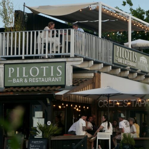 Devanture du restaurant de tapas et crêperie avec rooftop, Pilotis, à la Teste-de-Buch.