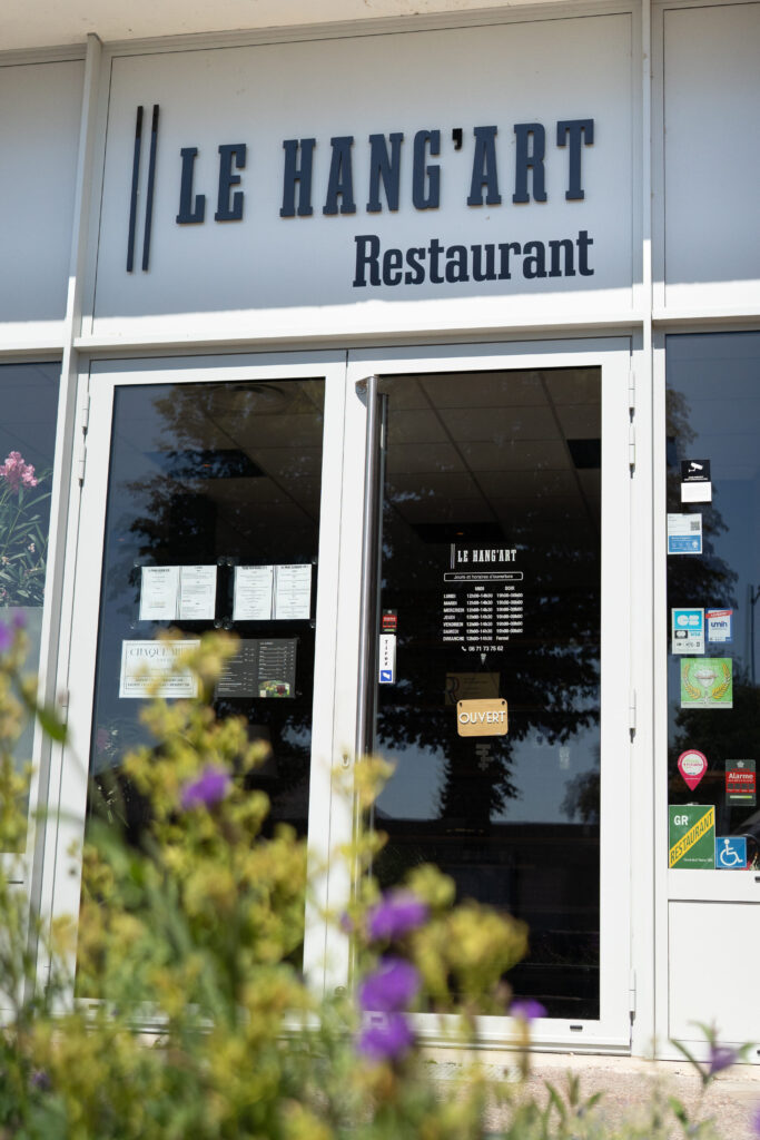 Entrée du restaurant au Hang'Art à Pithiviers