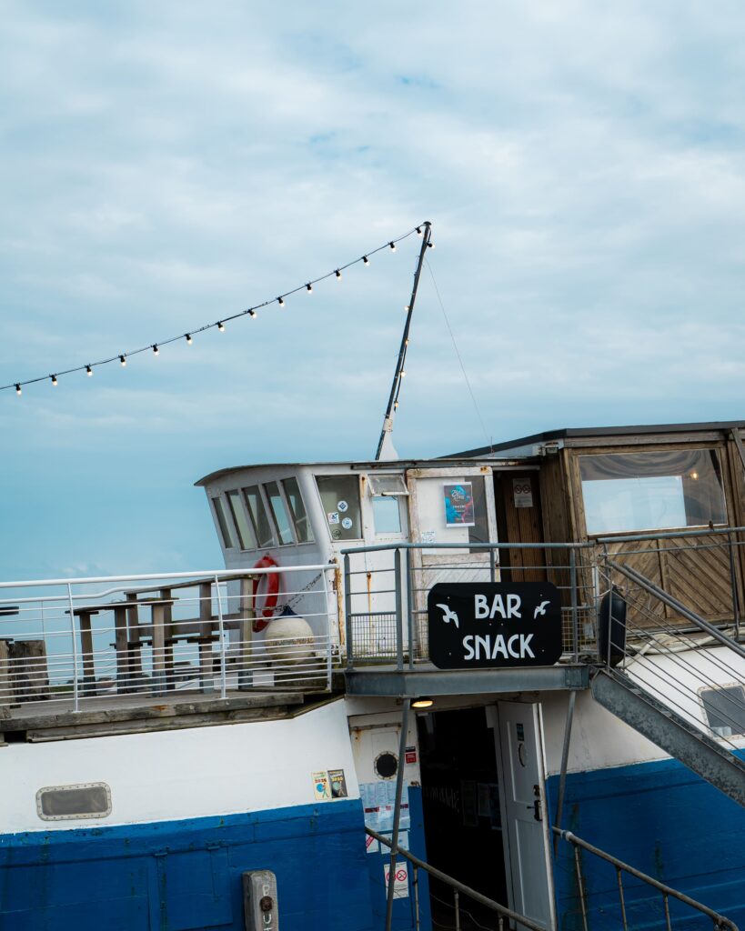 L'extérieur du bar/snak Le No Name à Landunvez