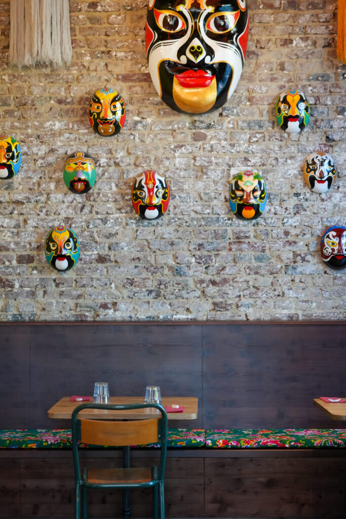 Des masques du restaurant Maison Hoi An au Havre