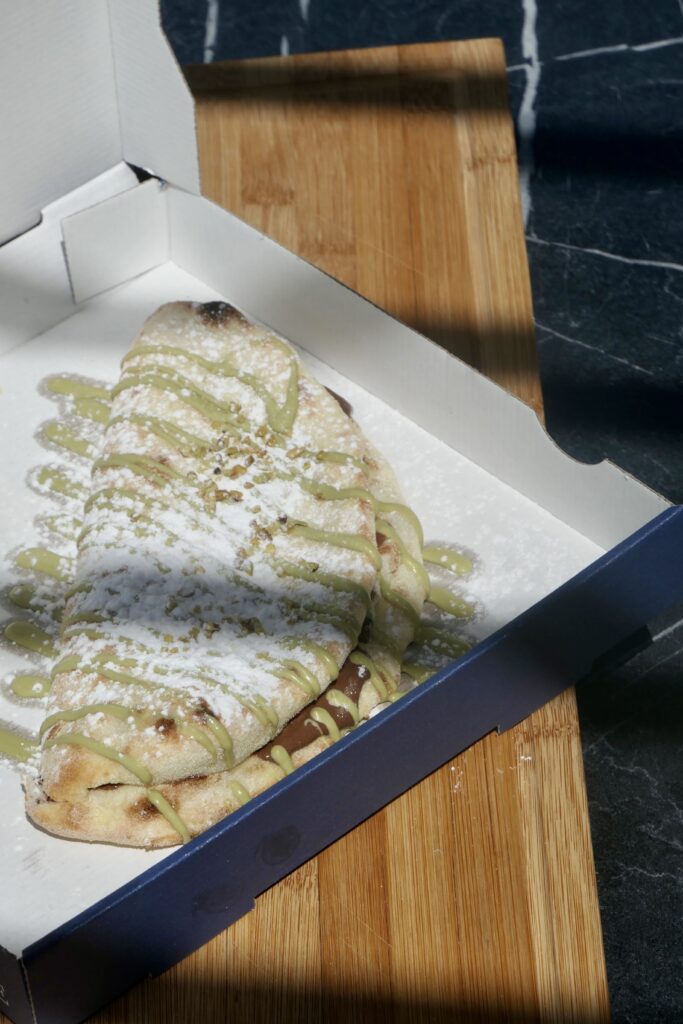 Panuozzo sucré au Nutella et pistache de la pizzeria à emporter artisanale I Cugini, à Audenge.