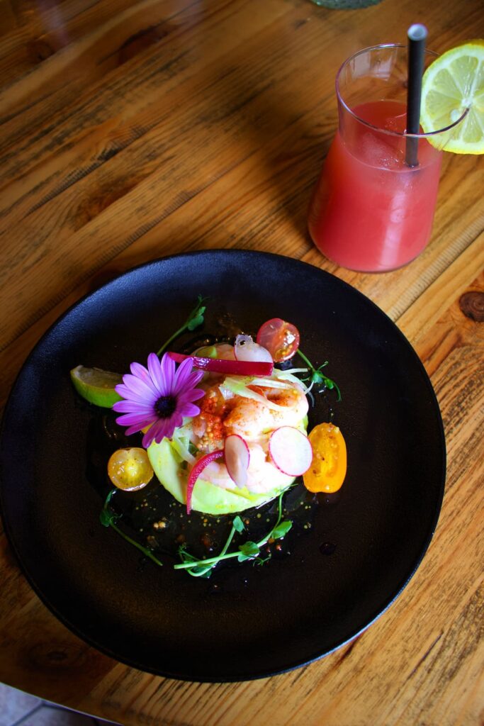 Plats saumon avocat restaurant les 4 saisons à Bonnetable en Sarthe, cuisine traditionelle revisitée