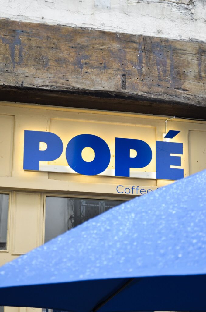 La devanture du coffee shop Popé Coffee Spot à Tours