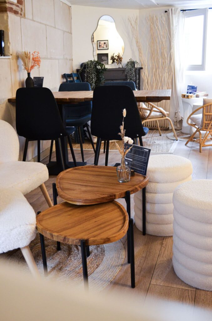 La salle à l'étage du coffee shop Popé Coffee Spot à Tours