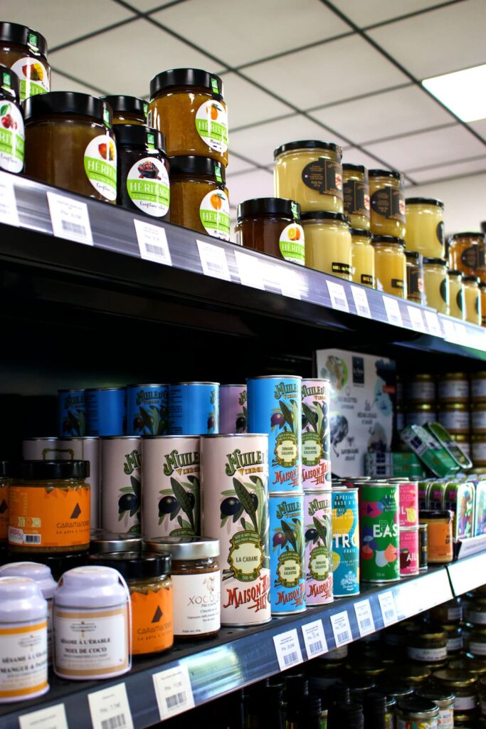 Produits à vendre chez hedona artisans culinaires, une epicerie fine qui vend de l'artisanal