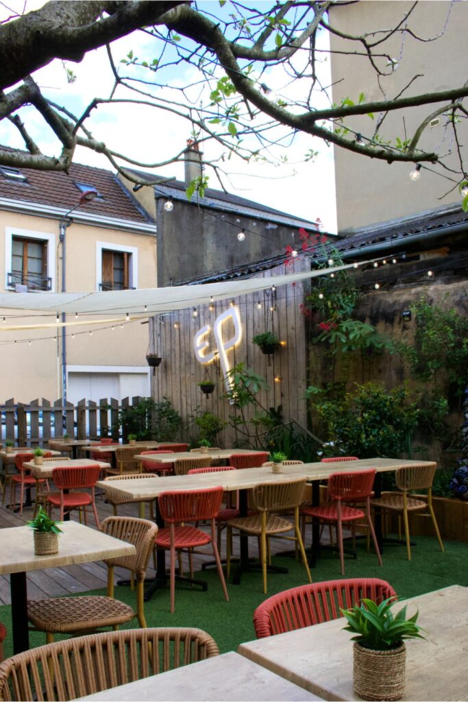 Terrasse restaurant L'Epicerie du Pré à Le Mans cuisine traditionnelle