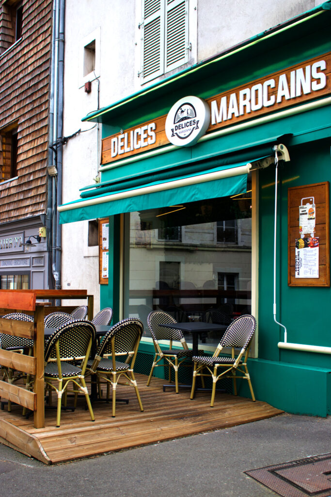 Terrasse du restaurant Délices Marocains à Le Mans