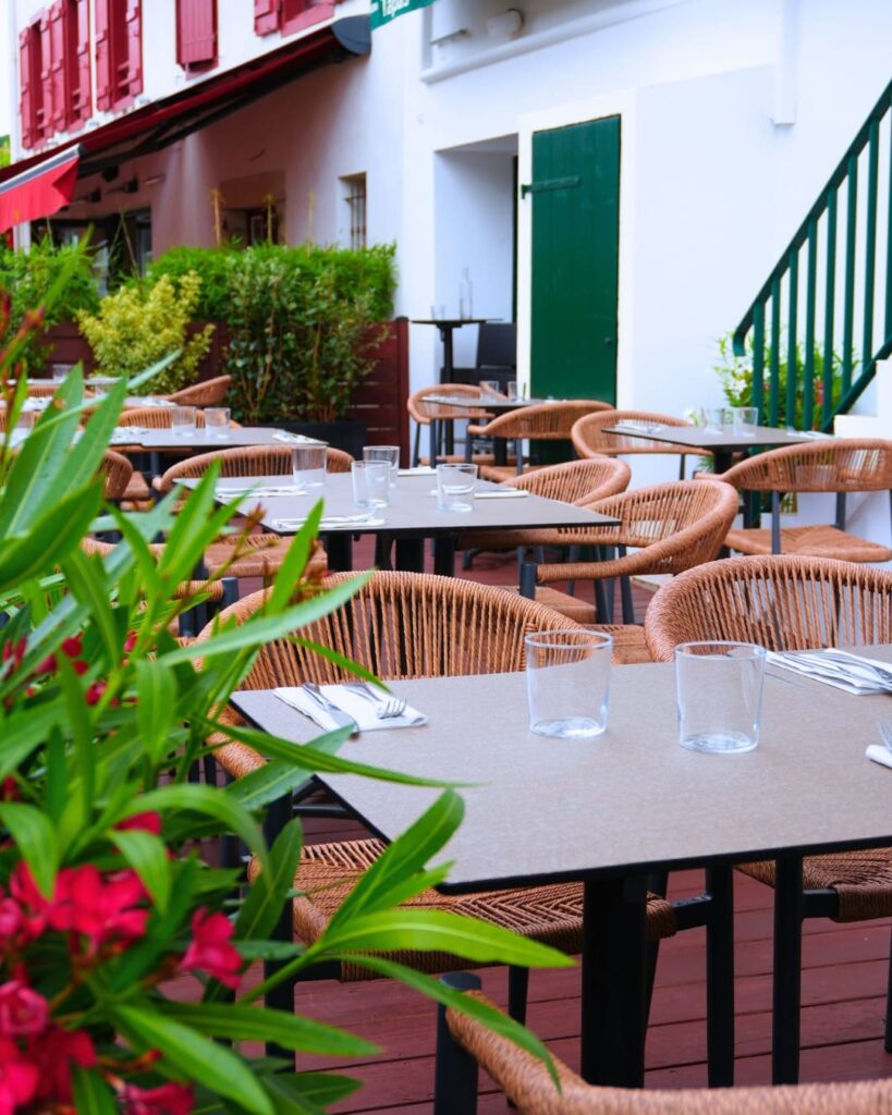 terrasse du bistrot la nivelle à saint pee sur nivelle