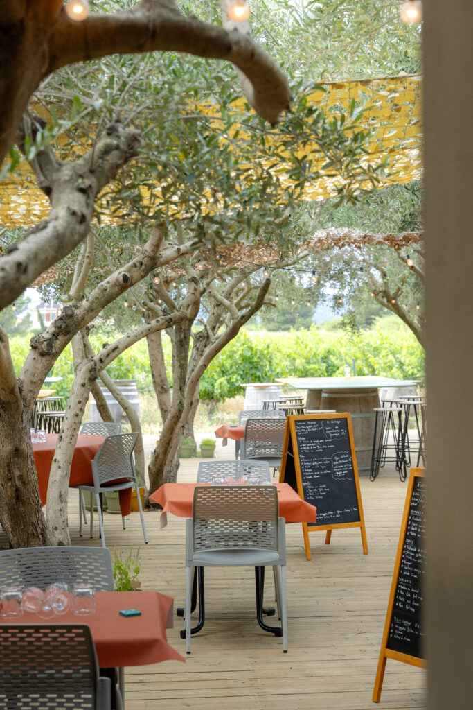 La terrasse du Domaine Ortola à Narbonne
