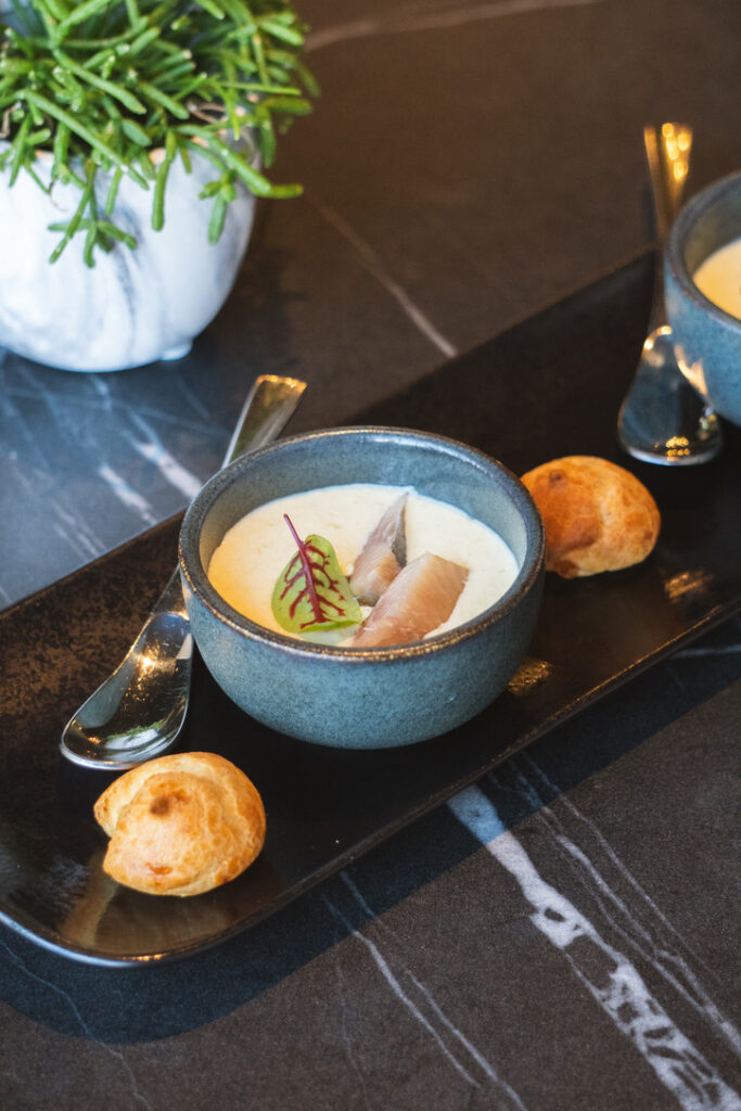 Terre de Craie propose une cuisine bistronomique le midi et semi-gastronomique le soir