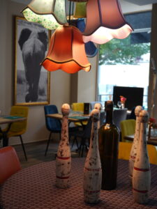 Un éléphant dans un jeu de quilles à Saint-Étienne