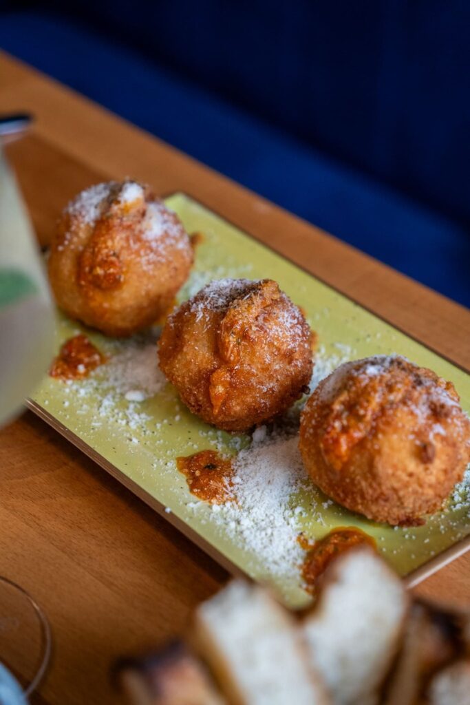 Les arrancini, une entrée du restaurant Mojo à Limoges, cuisine italienne