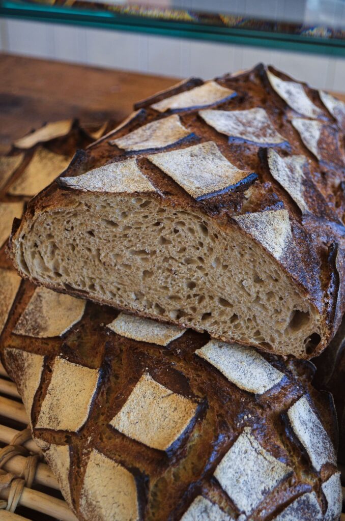 Un pain rustique de la boulangerie coffee-shop Bonne Heure à Chambray-lès-Tours