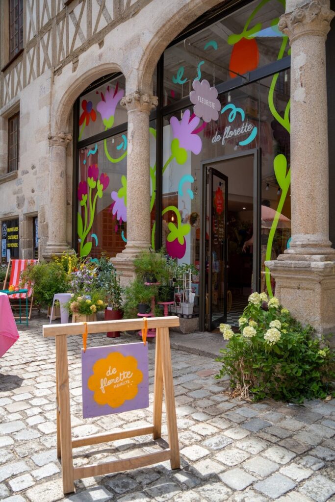 L'extérieur de De Florette à Limoges dans la cours du temple, une fleuriste engagée et éthique
