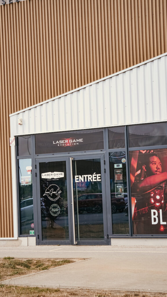 La devanture du Laser Game Évolution de Mondeville