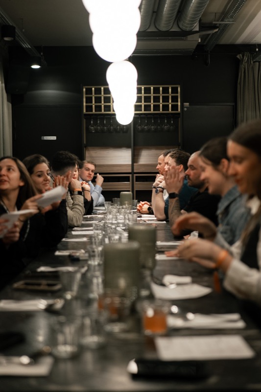 Tablée conviviale dans un restaurant partenaire EPICU