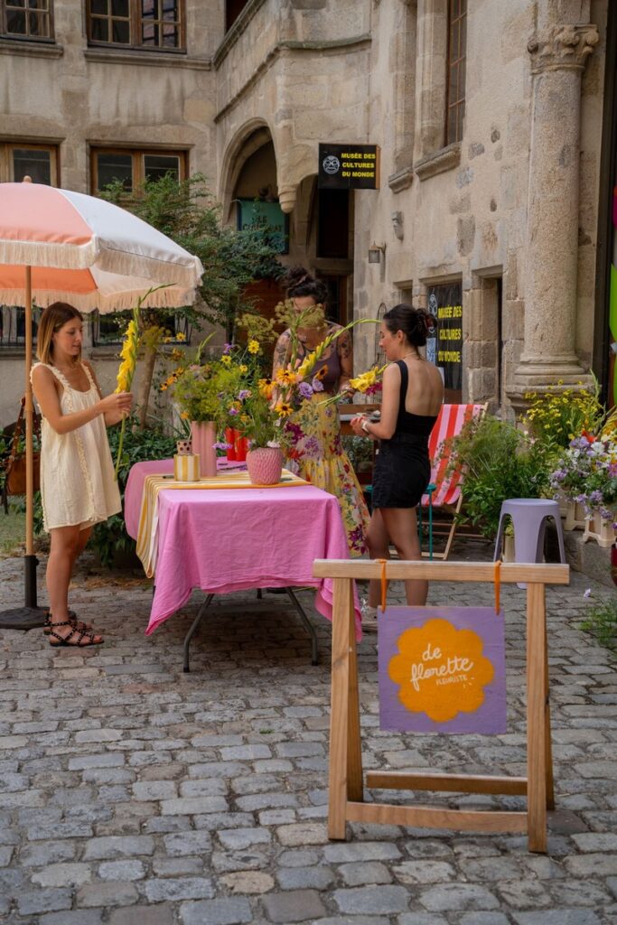 Un atelier animé par De Florette à Limoges dans la cours du temple, une fleuriste engagée et éthique
