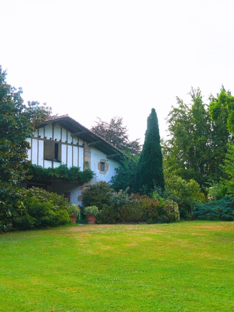 exterieur maison olhabidea sare