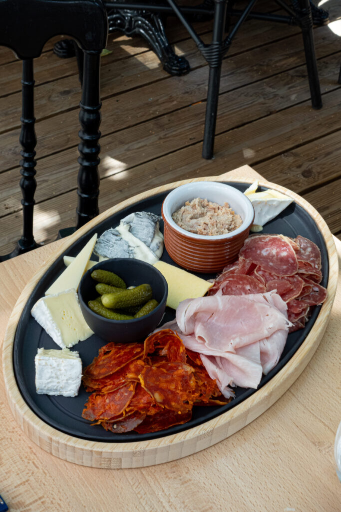 planche apéritive fromage et charcuterie du cercle des aromes à rouen
