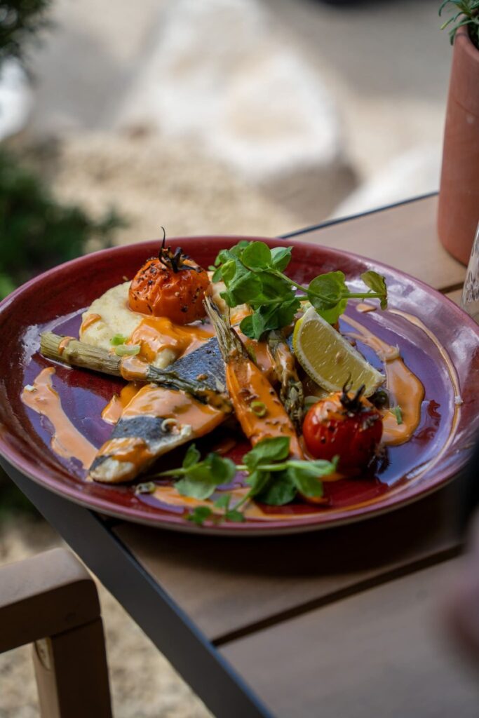 Un plat à base de poisson du restaurant le Marymax à Massert au bord d'un plan d'eau à 30 minutes de Limoges