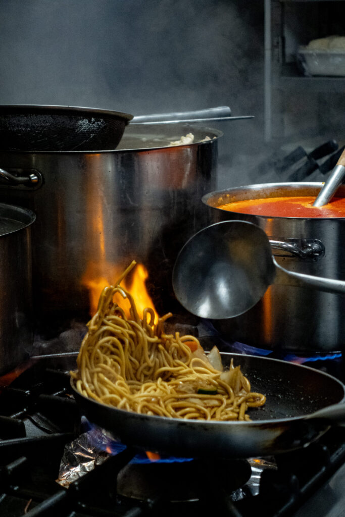 préparation du restaurant ho lamian à rouen